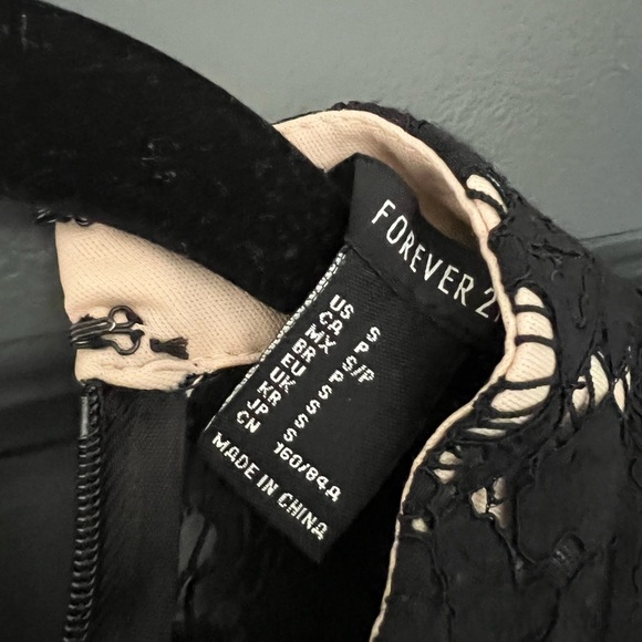 BLACK LACE DRESS - Picture 2 of 3